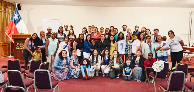 Attendees at Apoya Mujer Migrante Day, Valparaíso 2022.