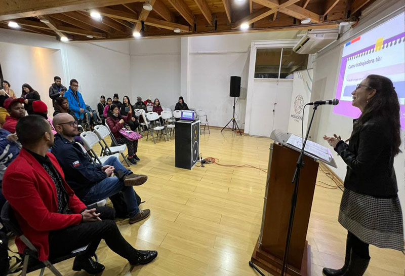 Participantes de la jornada Apoya Mujer Migrante en Quilicura.