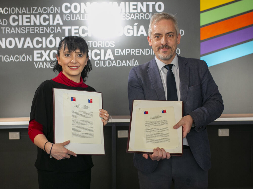 Directora de ANID, Alejandra Pizarro y Director del SERMIG, Luis Thayer