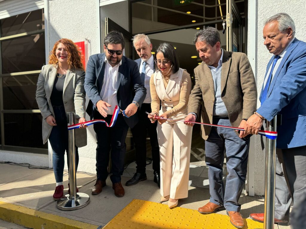 Autoridades inauguran la nueva oficina de atención al público de SERMIG en Copiapó.