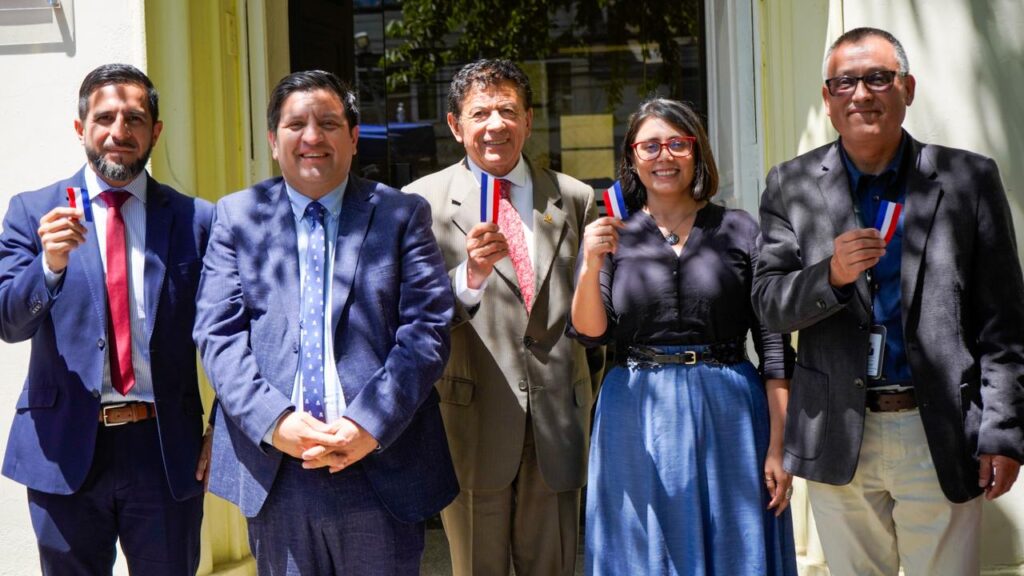 Autoridades en inauguración de oficina SERMIG del Maule