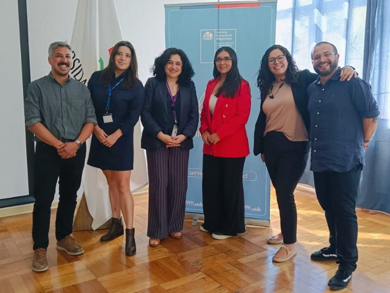 Funcionarios y funcionarias de SERMIG en taller sobre niños, niñas y adolescentes en Santiago