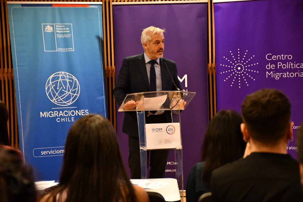 Director Luis Thayer en presentación de Guías para la elaboración de políticas municipales