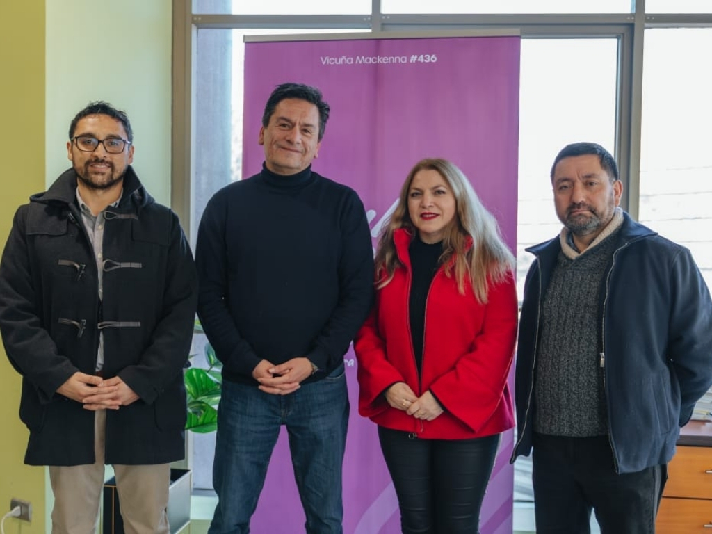 directora Regional junto a autoridades de la comuna de San Carlos.