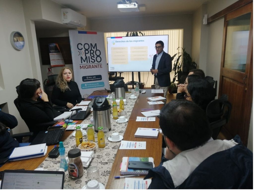 Abogado Fabián Espinoza dictando capacitación