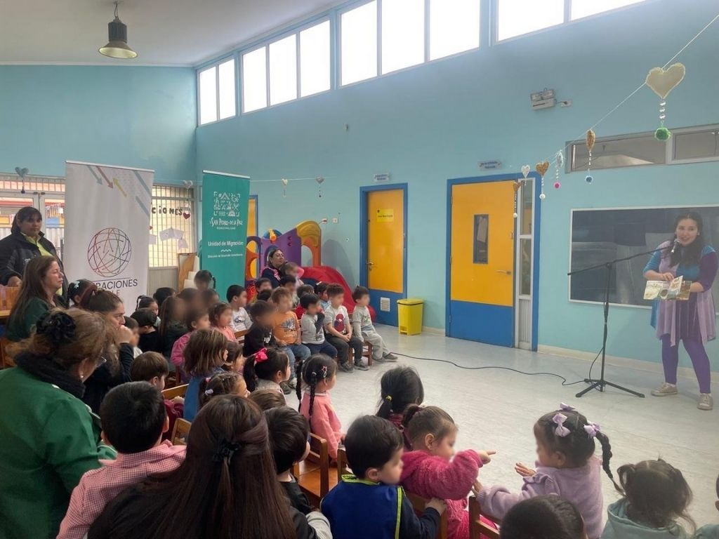 Cuentacuentos en celebración del Día del Niño en jardín de San Pedro de la Paz