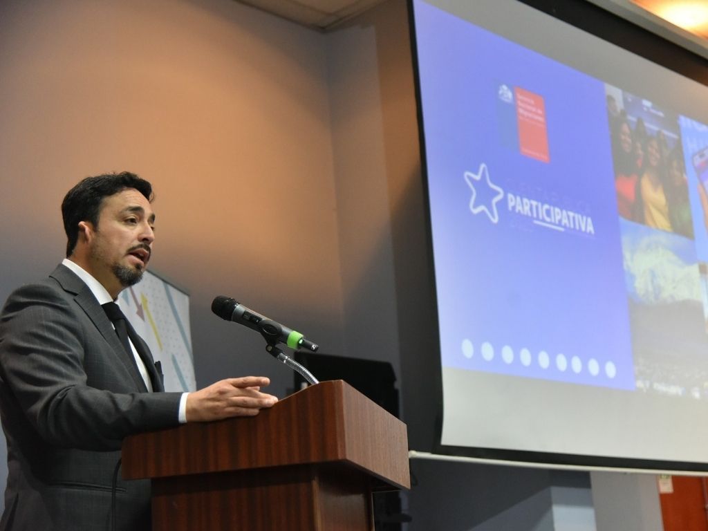 Darío Sánchez, Director Regional Arica y Parinacota, presentando cuenta pública