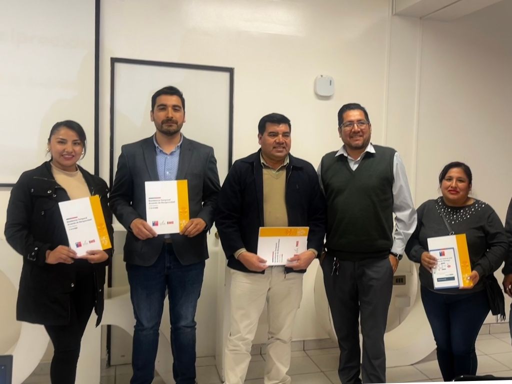 Director Guillermo Quezada junto a participantes.